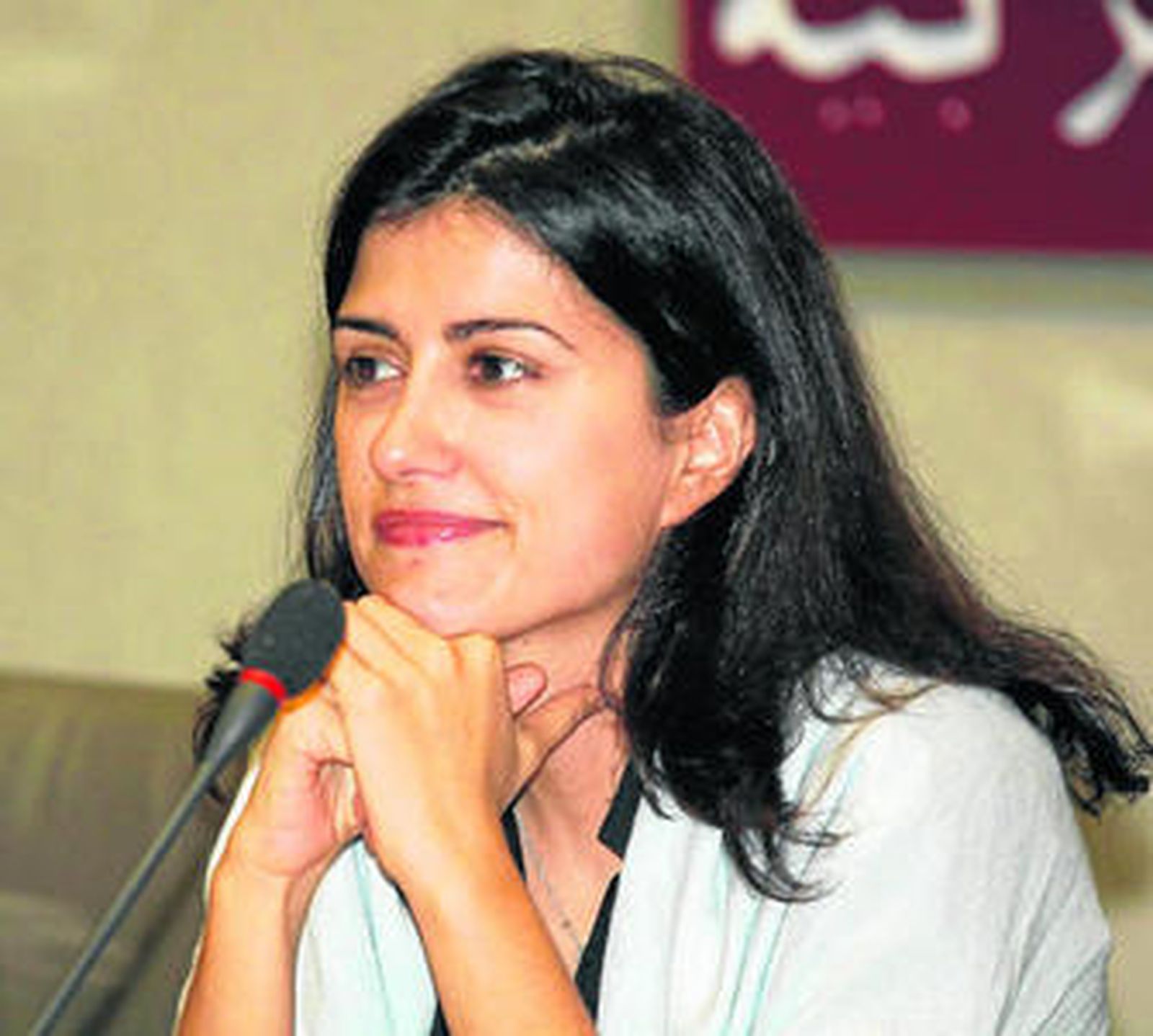 Olga Rodríguez, ayer, en la Fundación Euroárabe, durante la presentación de su libro.