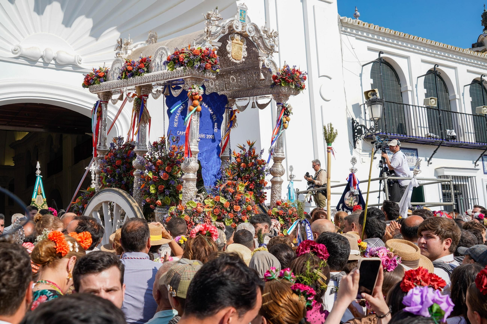 El Rocío 2025: Imágenes de las presentaciones de las hermandades de Huelva ante la Virgen