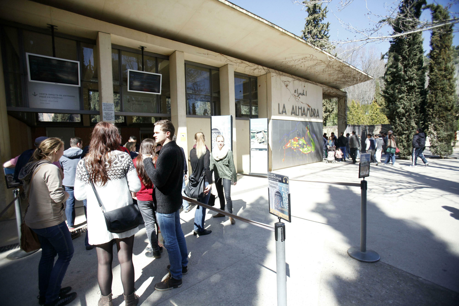 Las empresas de turismo, en contra del nuevo sistema de venta de entradas en la Alhambra