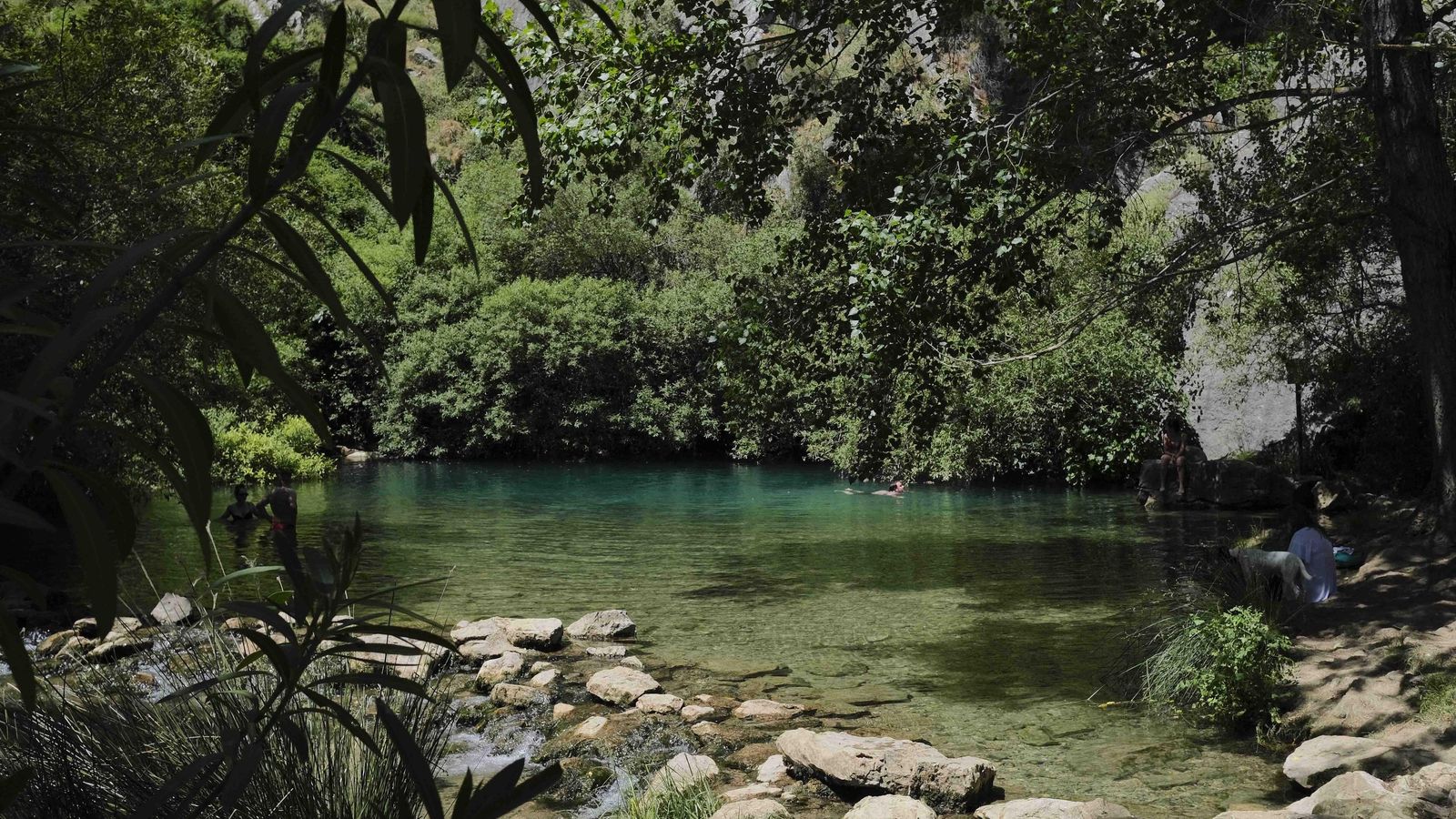 El charco frío junto a la cueva del Gato en Málaga. El charco frío junto a la cueva del Gato en Málaga.