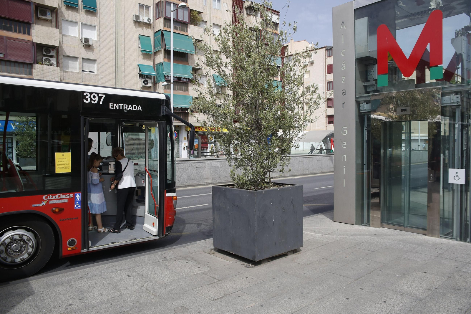 Autobuses y Metro son la mejor opción.