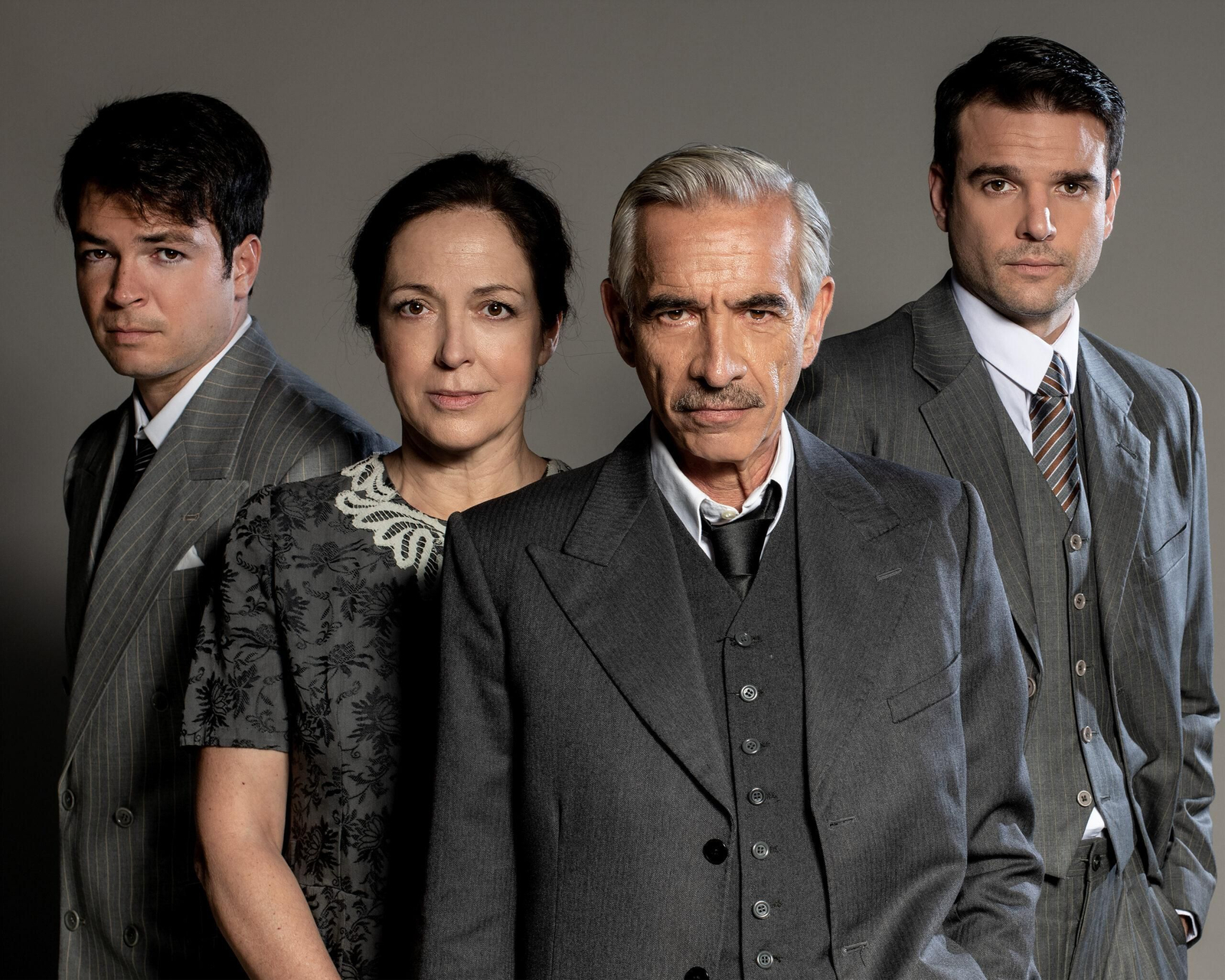 Arias con el resto de actores que conforman el reparto.