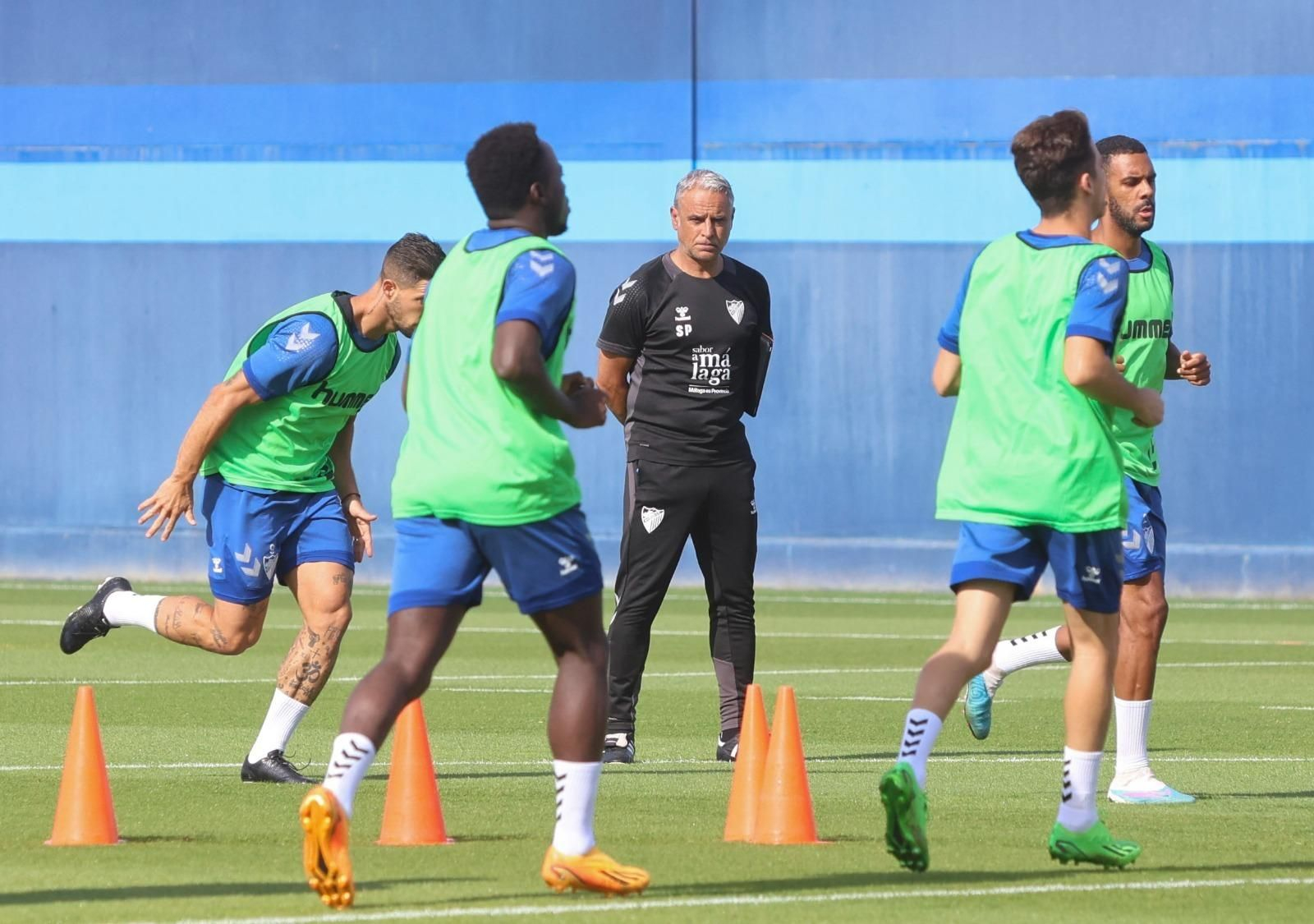 Caras serias en la vuelta al trabajo del Málaga CF