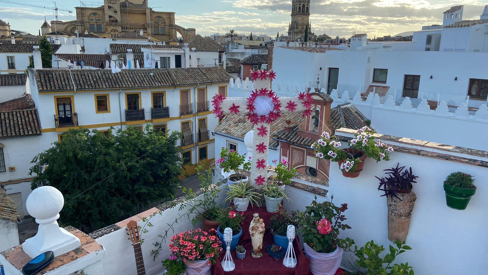 Las Cruces, una tradición que se impone al coronavirus.