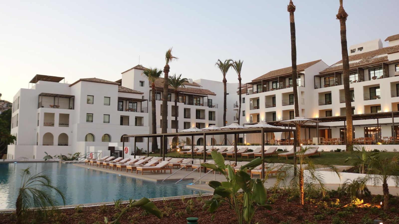 La piscina del hotel de cinco estrellas La Zambra, en Mijas. La piscina del hotel de cinco estrellas La Zambra, en Mijas.