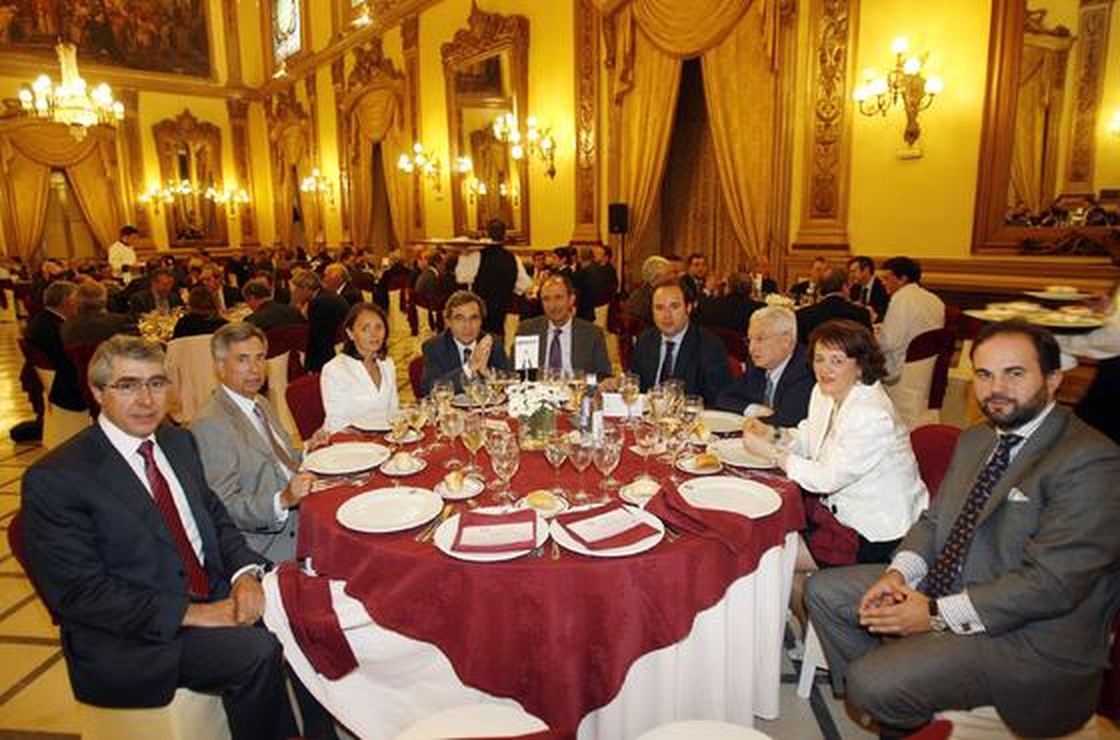 R. Villar, R. Valenzuela, J. Ojeda, F. J. Domínguez, F. García, E. Moyano, C. Prieto, A. Castilla y J. Pérez.