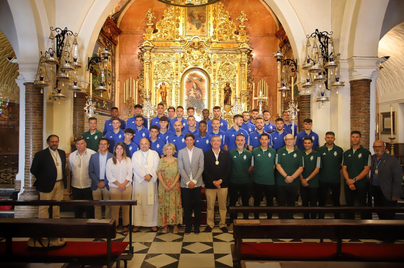 Imágenes de la ofrenda floral del Recreativo de Huelva a la Virgen de La Cinta