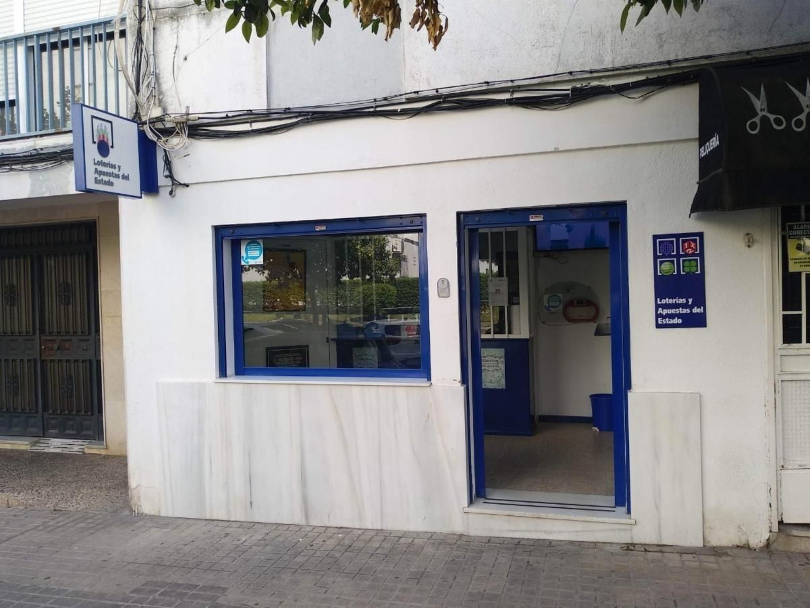 Imagen del despacho receptor de Loterías de Vallesequillo donde fue vendido el segundo premio de la Lotería Nacional