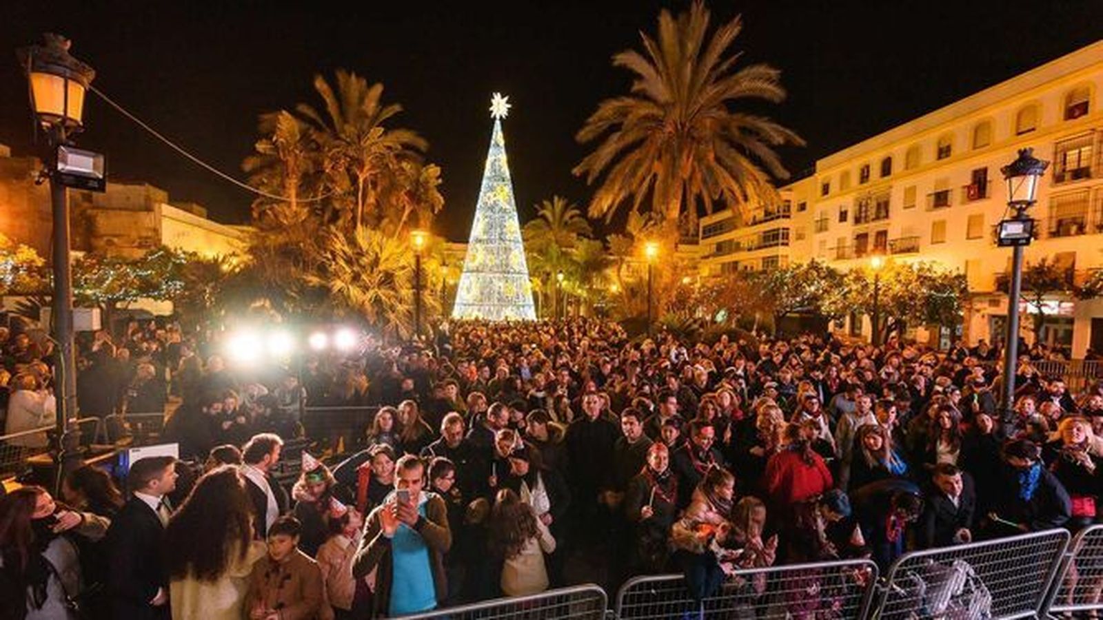 Una imagen de la última fiesta de Nochevieja organizada por Juventud en la plaza Peral, en 2019.