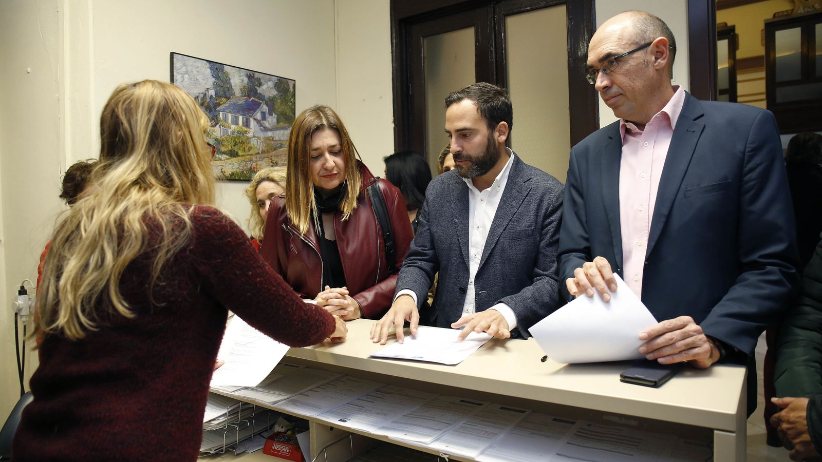 Presentación de la moción en el registro del Ayuntamiento de Málaga.