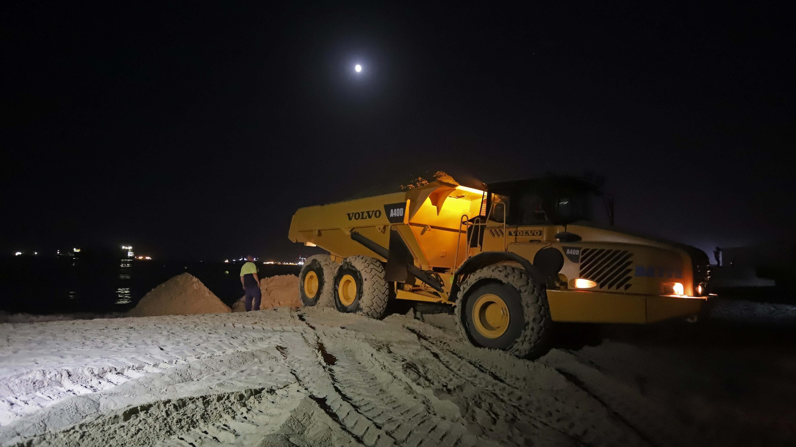 Fotos del trasvase de arena en El Rinconcillo