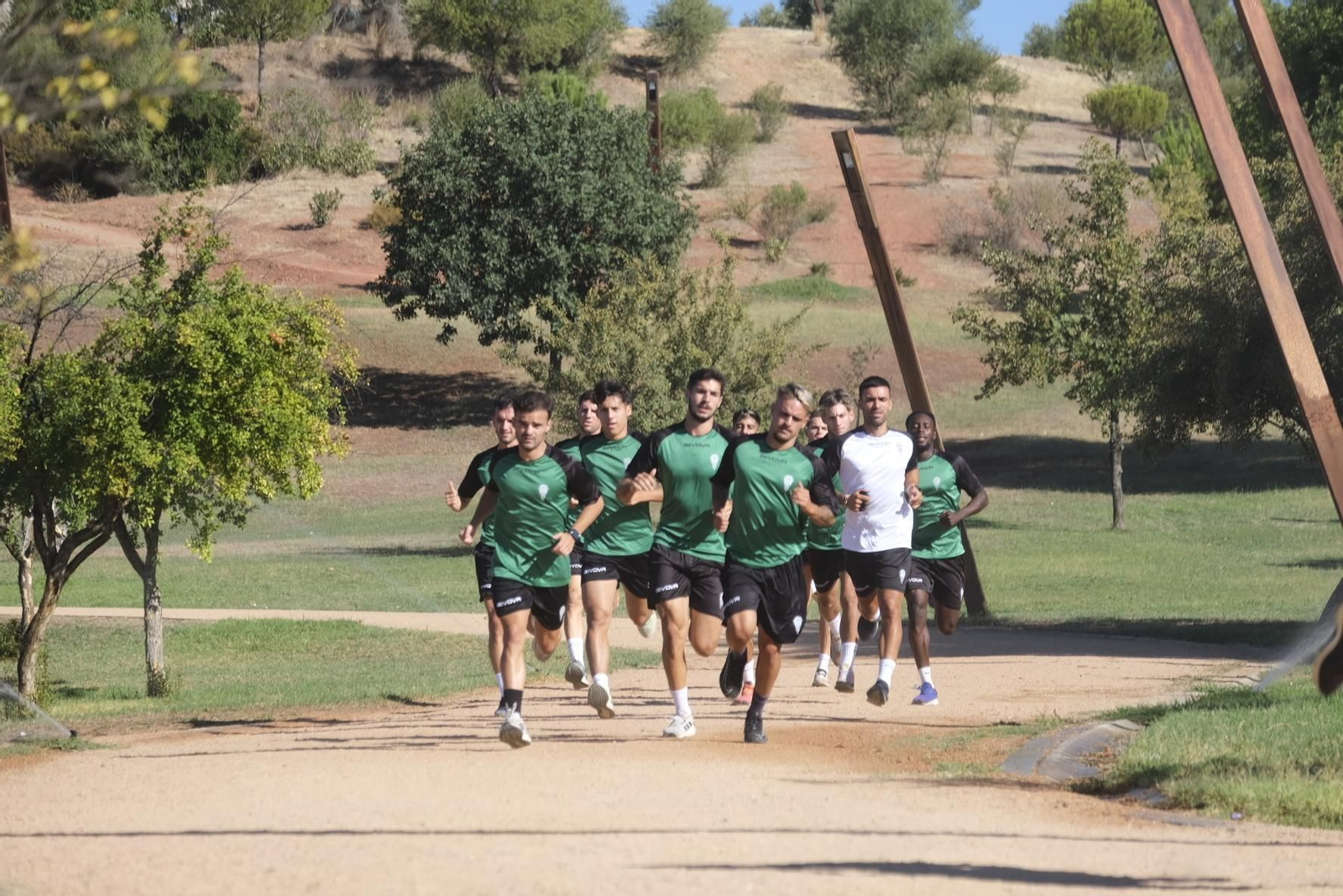 El entrenamiento del Córdoba CF en el parque de la Asomadilla, en imágenes