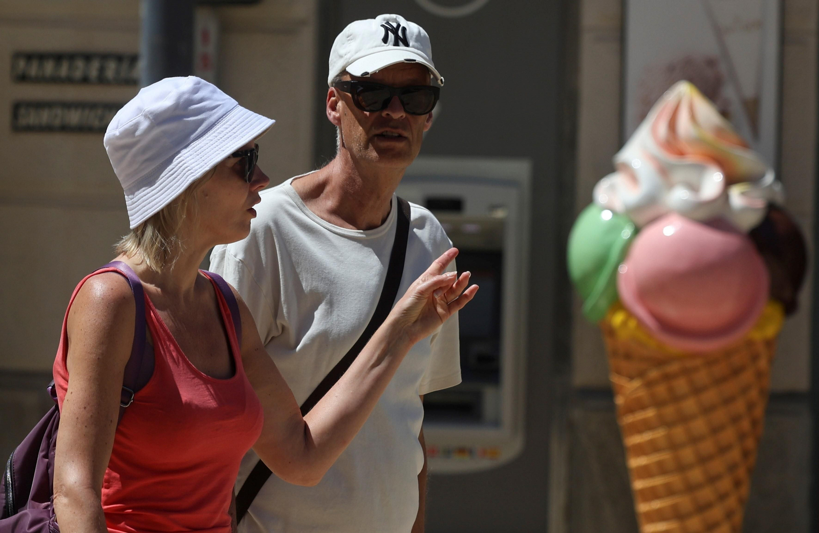 La llegada del terral a Málaga, en fotos