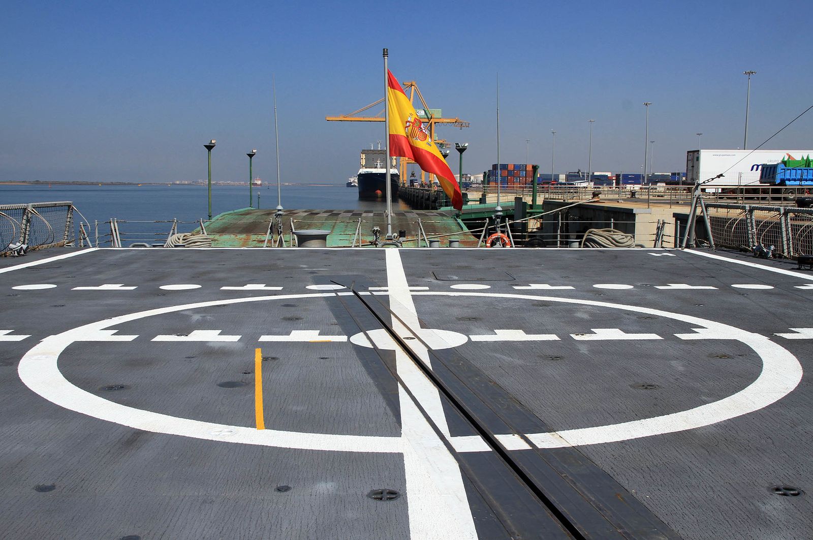 Imágenes de la Fragata Cristóbal Colón F-105