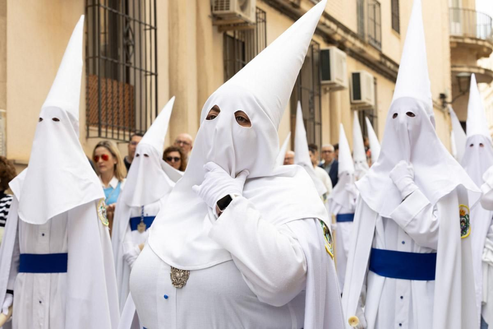 Los jiennenses se echan a la calle para presenciar la primera de las procesiones de la jornada: la Borriquilla (II)