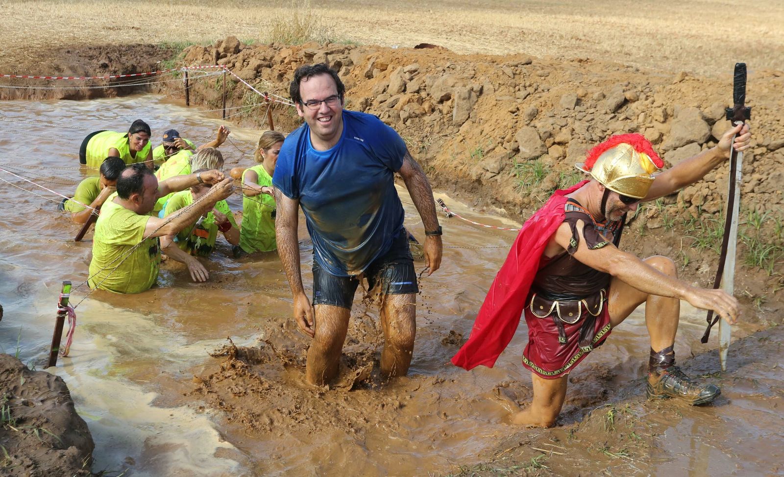 Imágenes de la carrera del barro celebrada en La Barca