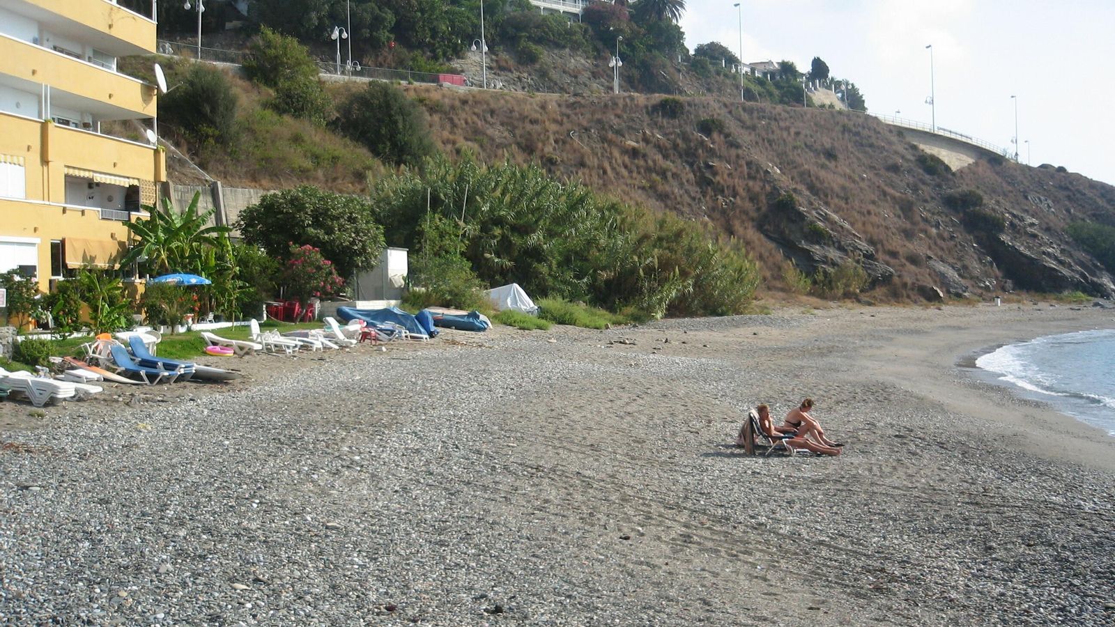 La Morera es la playa de Schrödinger: es y no es la playa de la Perla. La Morera es la playa de Schrödinger: es y no es la playa de la Perla.