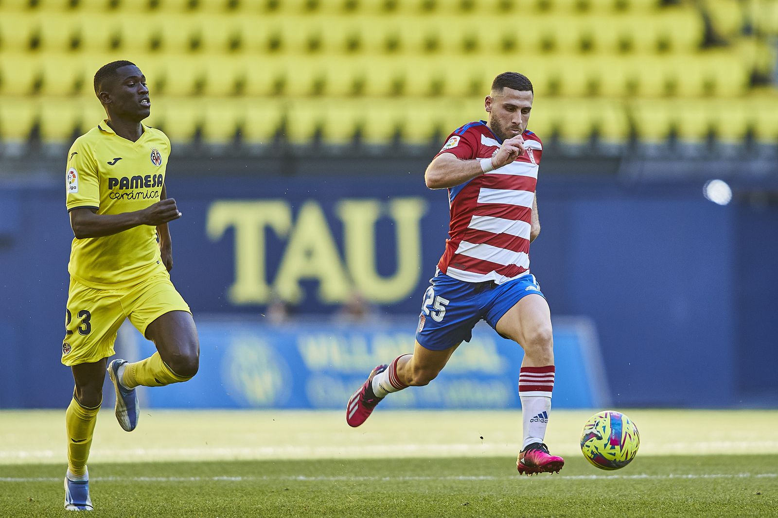 Las mejores imágenes del Villarreal B-Granada CF