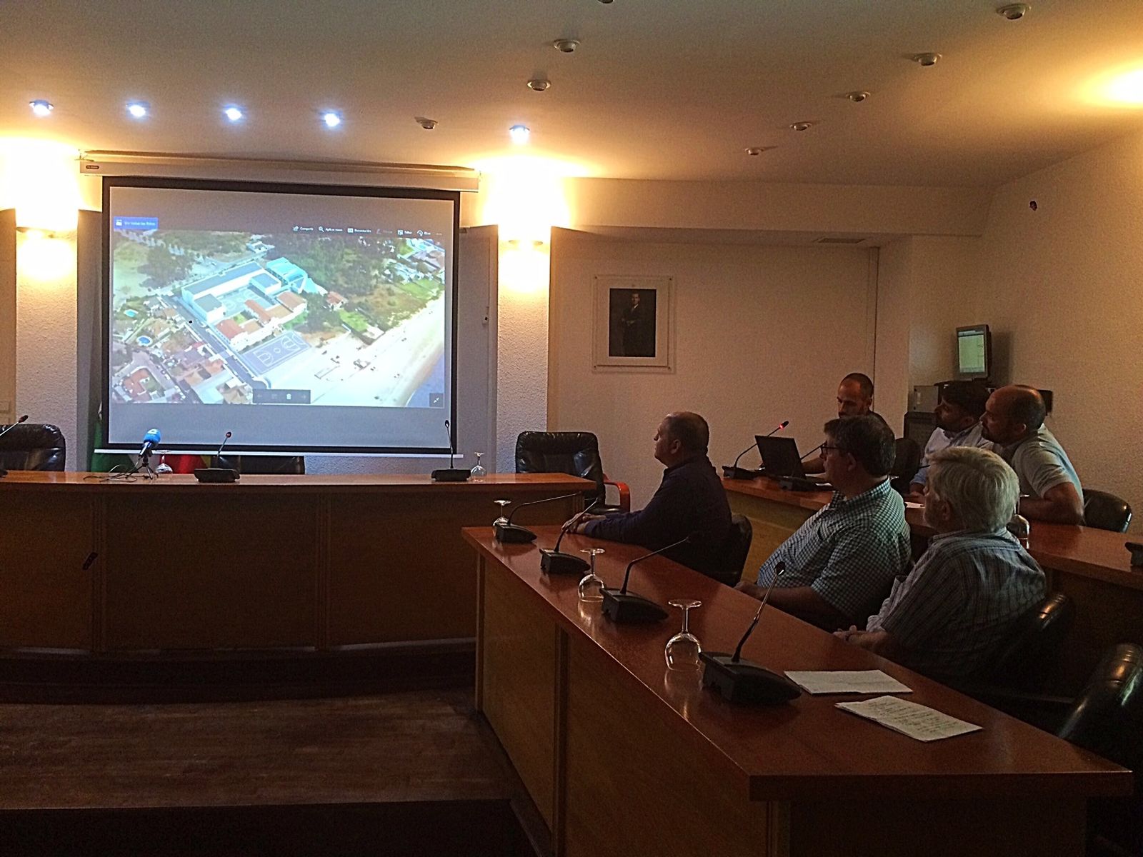 Los responsables técnicos del proyecto presentaron la obra en el salón de plenos de Los Barrios.