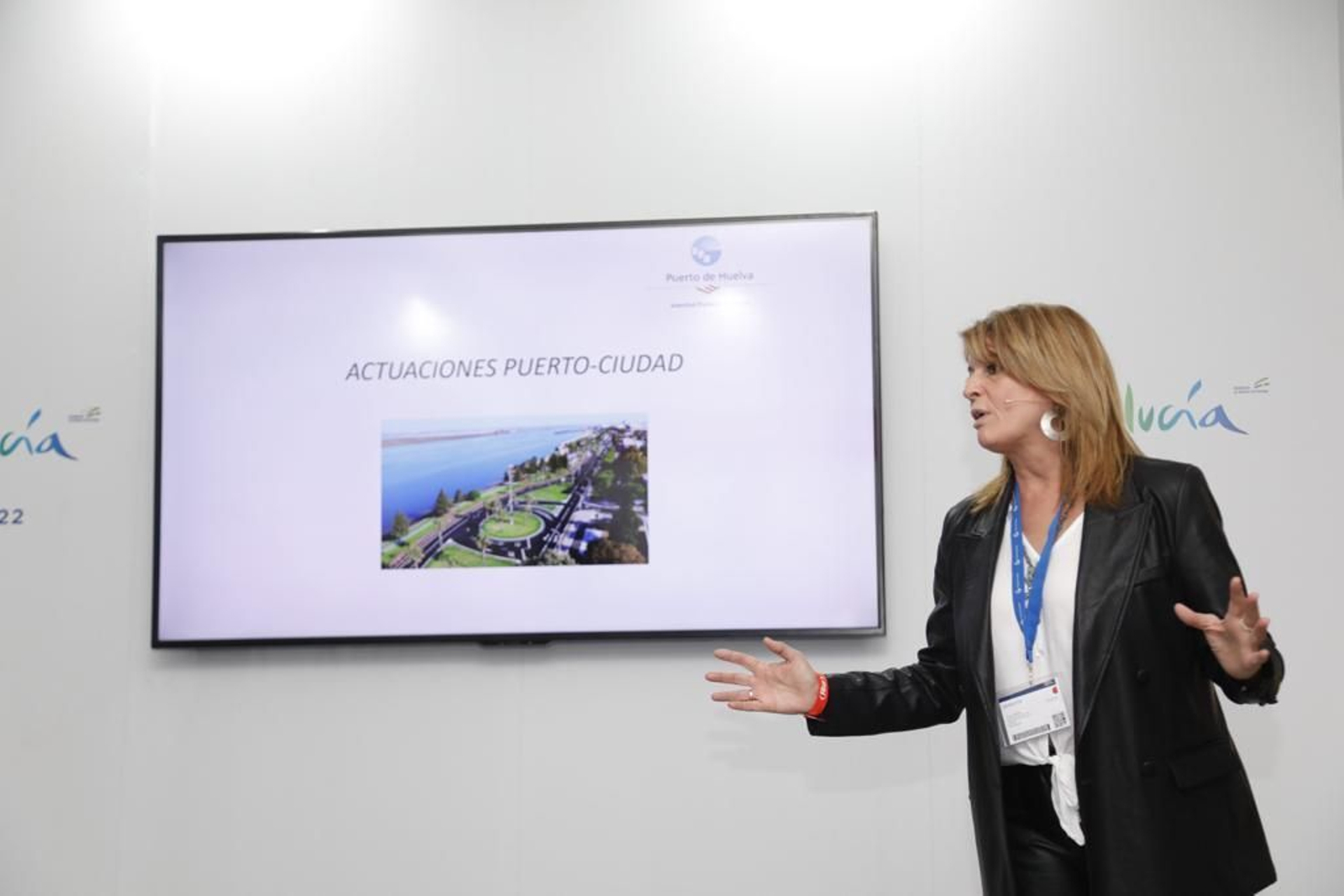La presidenta del Puerto de Huelva, Pilar Miranda, presenta en Fitur los proyecto Puerto-Ciudad.