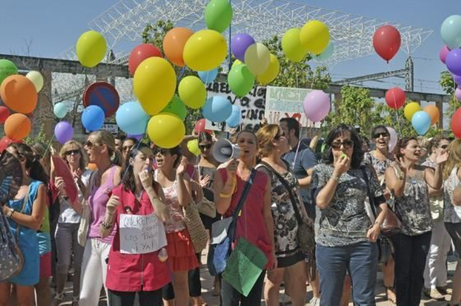 Manifestación frente a la Consejería de Educación de las guarderías que no reciben la financiación prevista.

Foto: Manuel Gómez