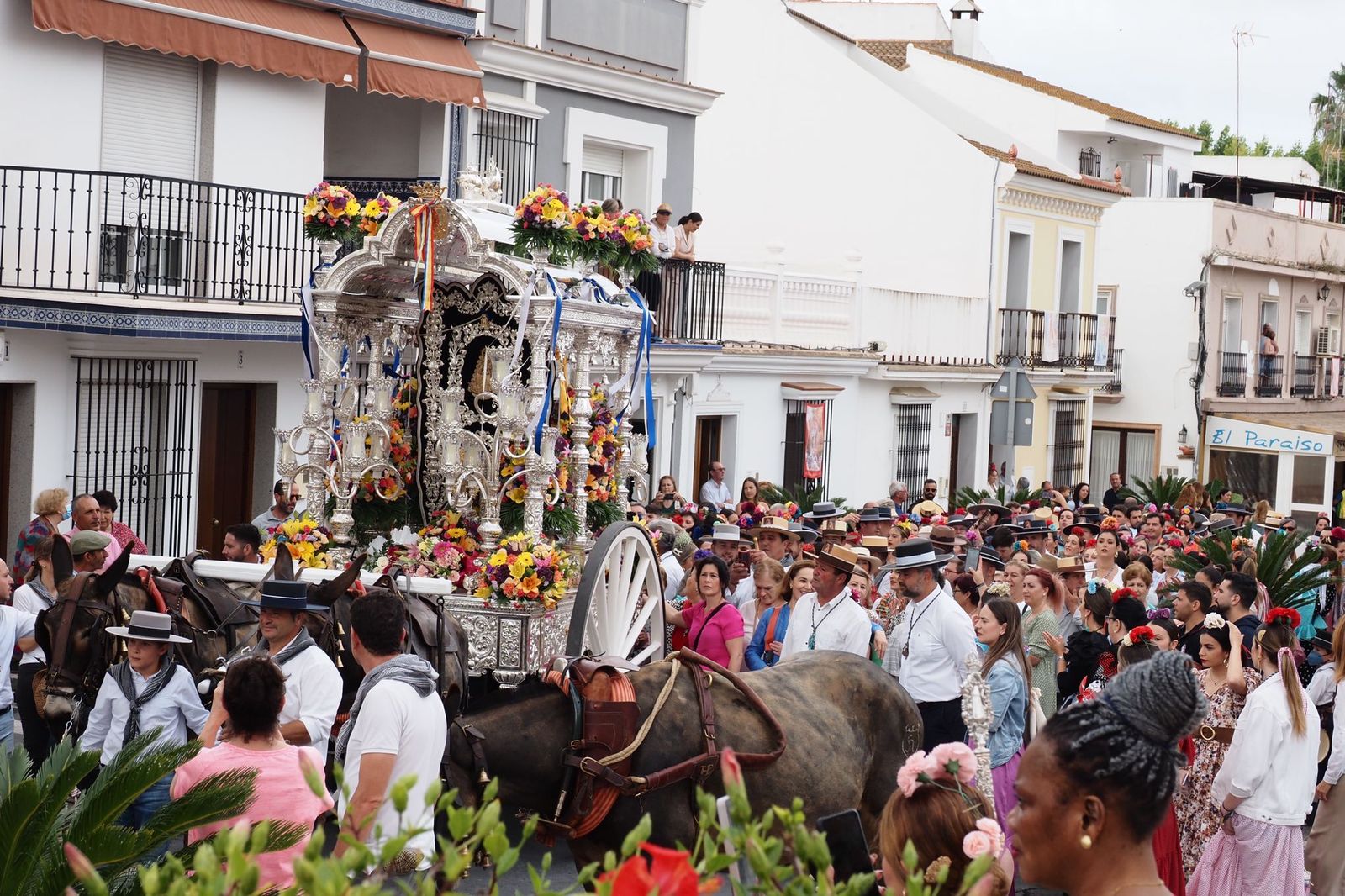 Salida de la Hermandad del Rocío de Palos de la Frontera