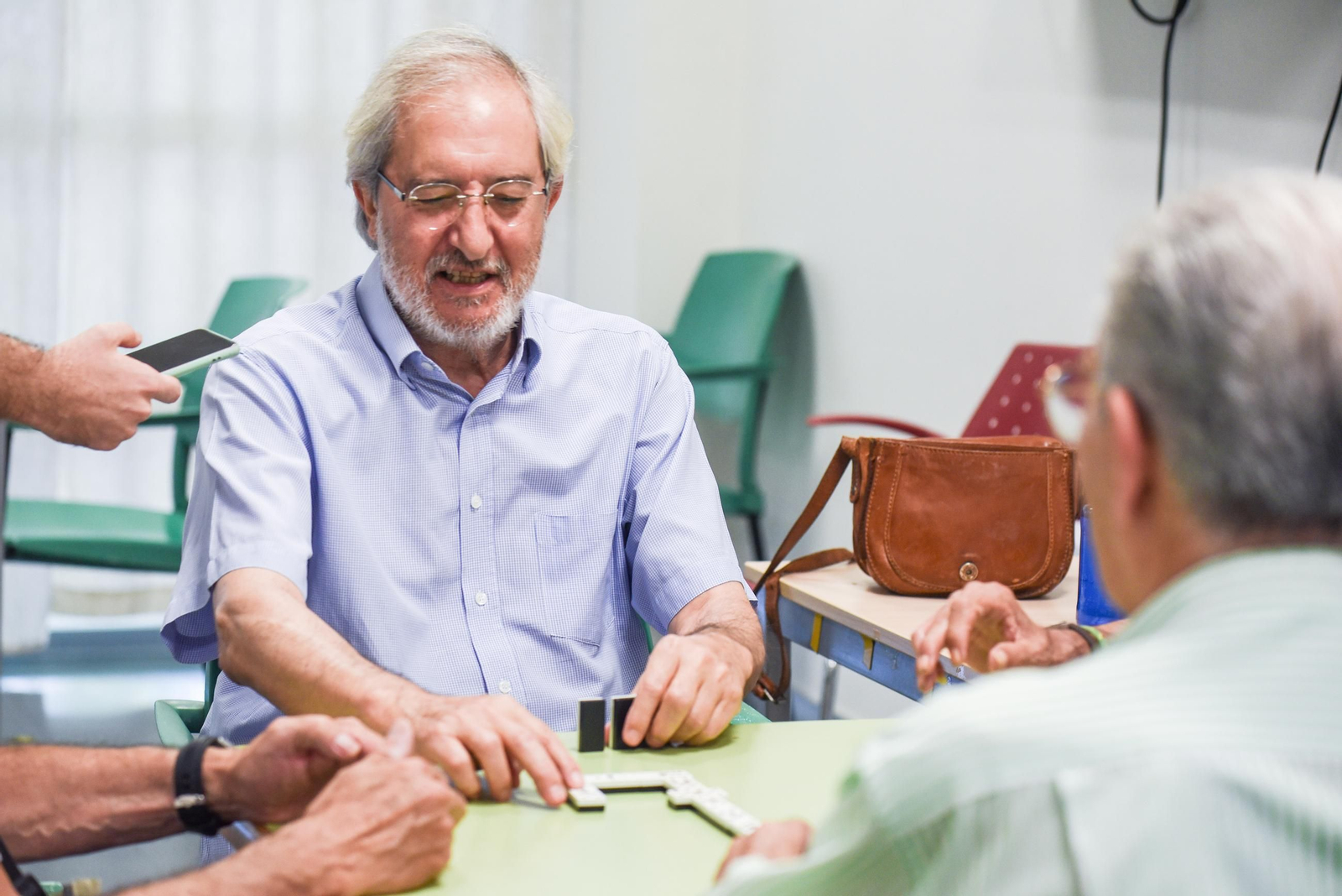 En imágenes, una mañana en el centro de participación activa para personas mayores de Huerta de la Reina