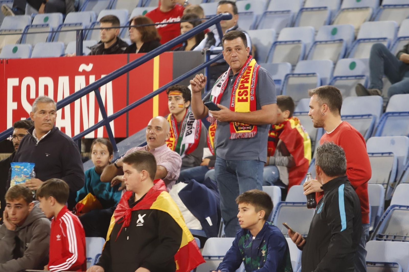 Gran ambiente para ver la selección española sub-21 en Huelva