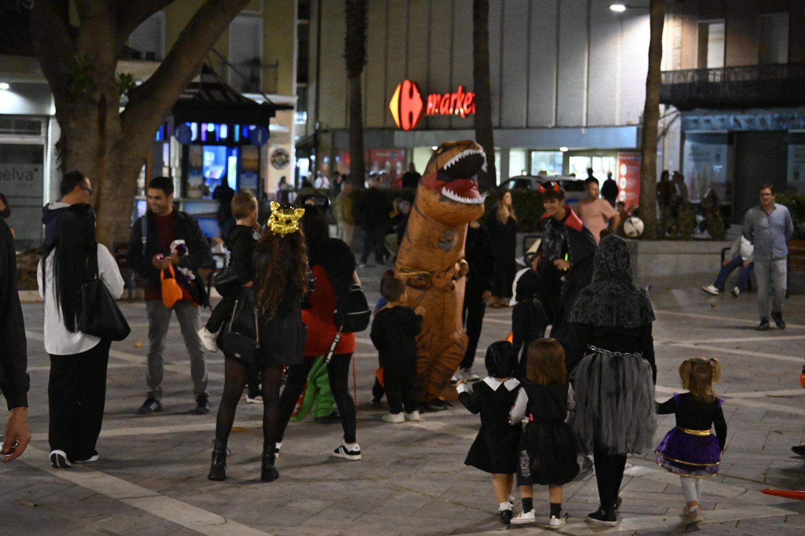 Las mejores fotografías de la noche de Halloween en Huelva