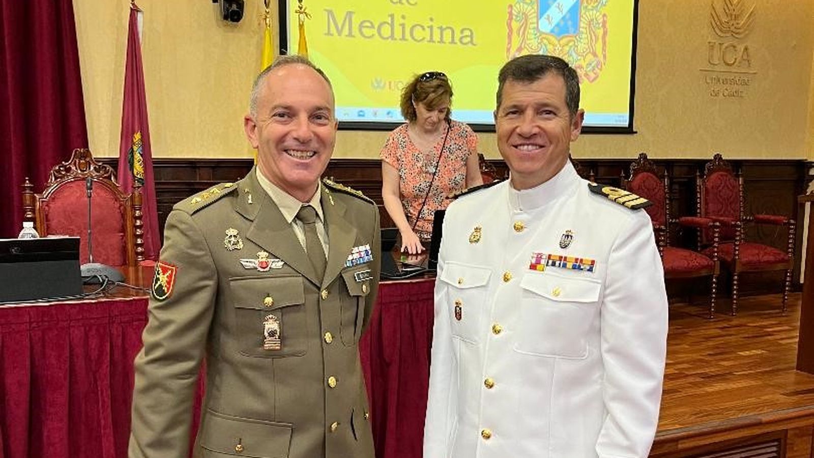 El coronel Pedro Luis Gutiérrez y el comandante naval Jaime Boloix.