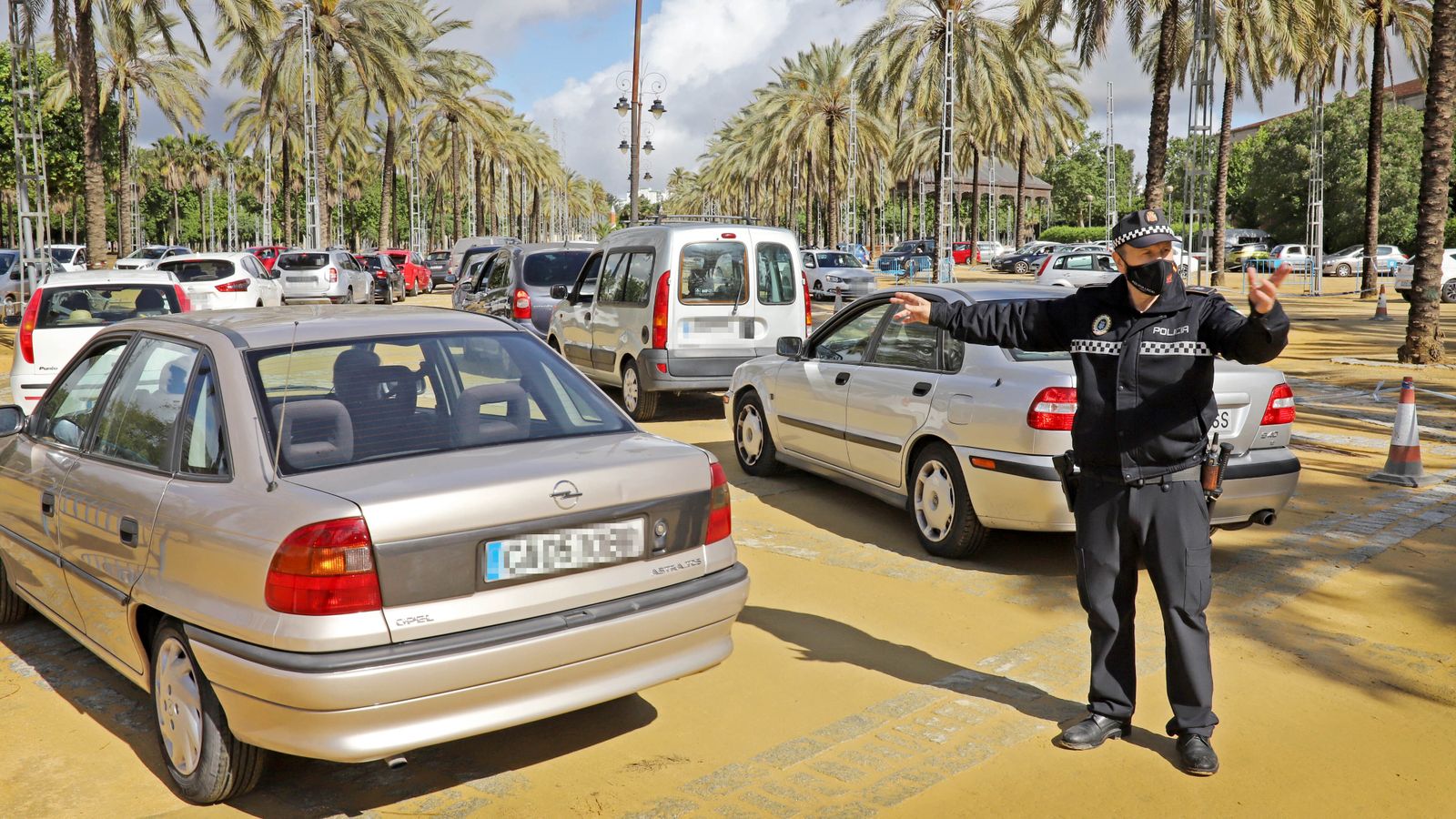Largas colas en Ifeca para recibir la vacuna contra el coronavirus