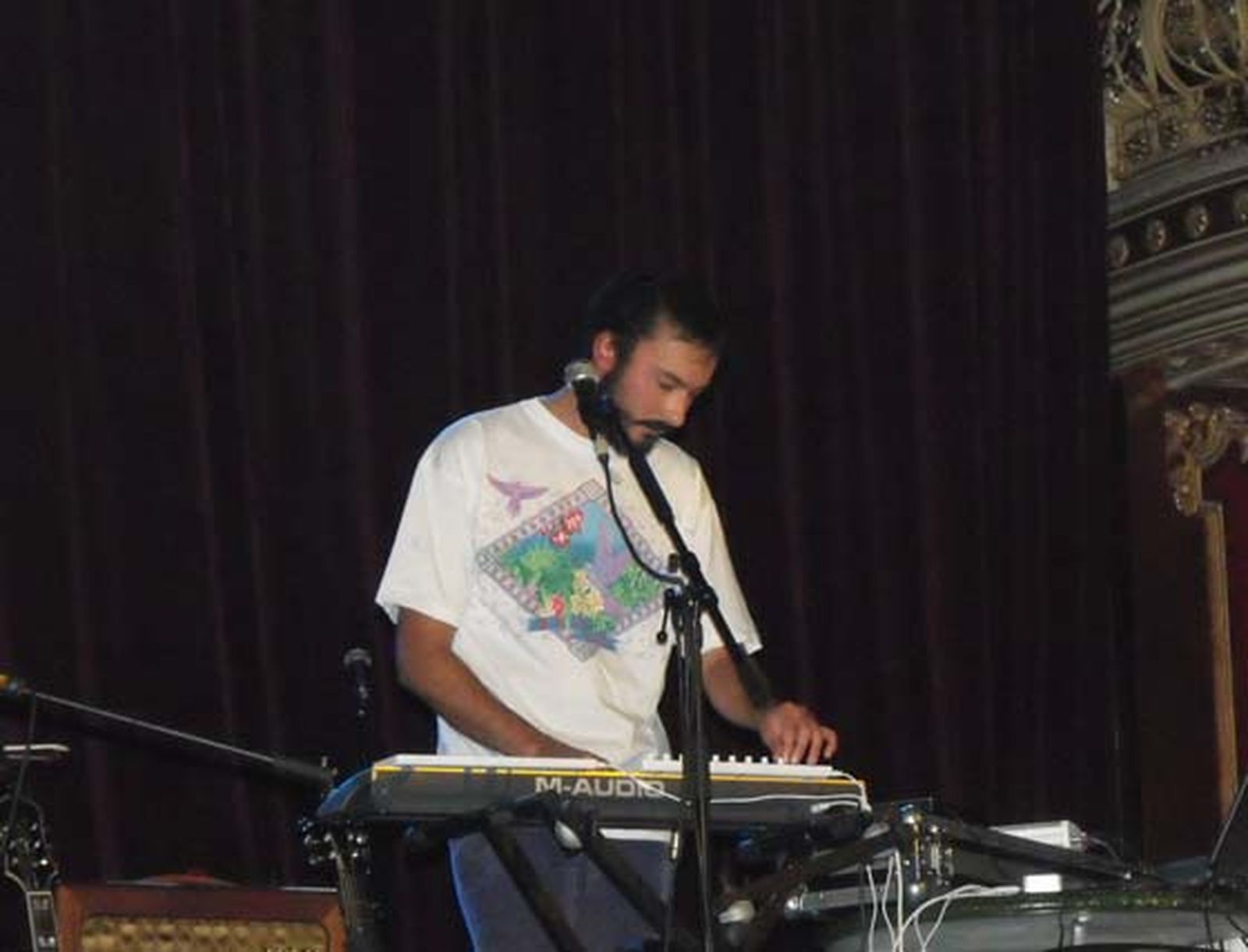 Diversos espacios de El Puerto acogen conciertos de grupos de música independiente durante las tardes del Monkey Week. 

Foto: E.G.A.