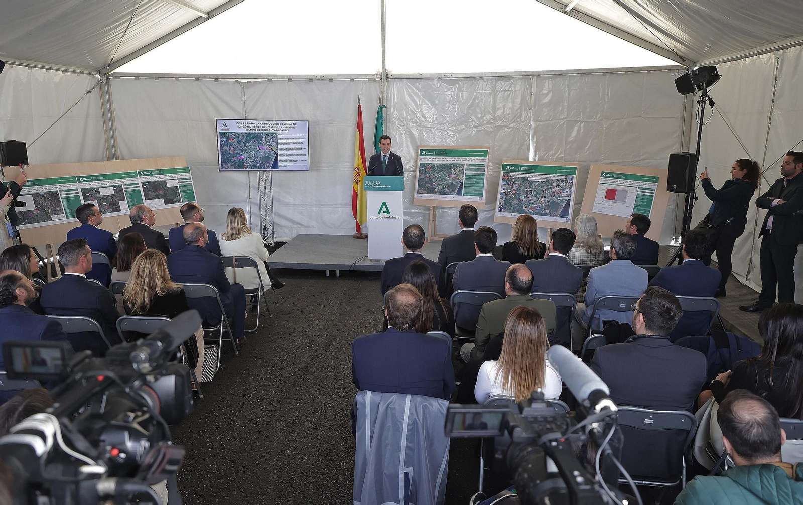 Juanma Moreno inaugura en Castellar la nueva tubería de agua para abastecer la zona norte de San Roque y el Valle del Guadiaro, en imágenes