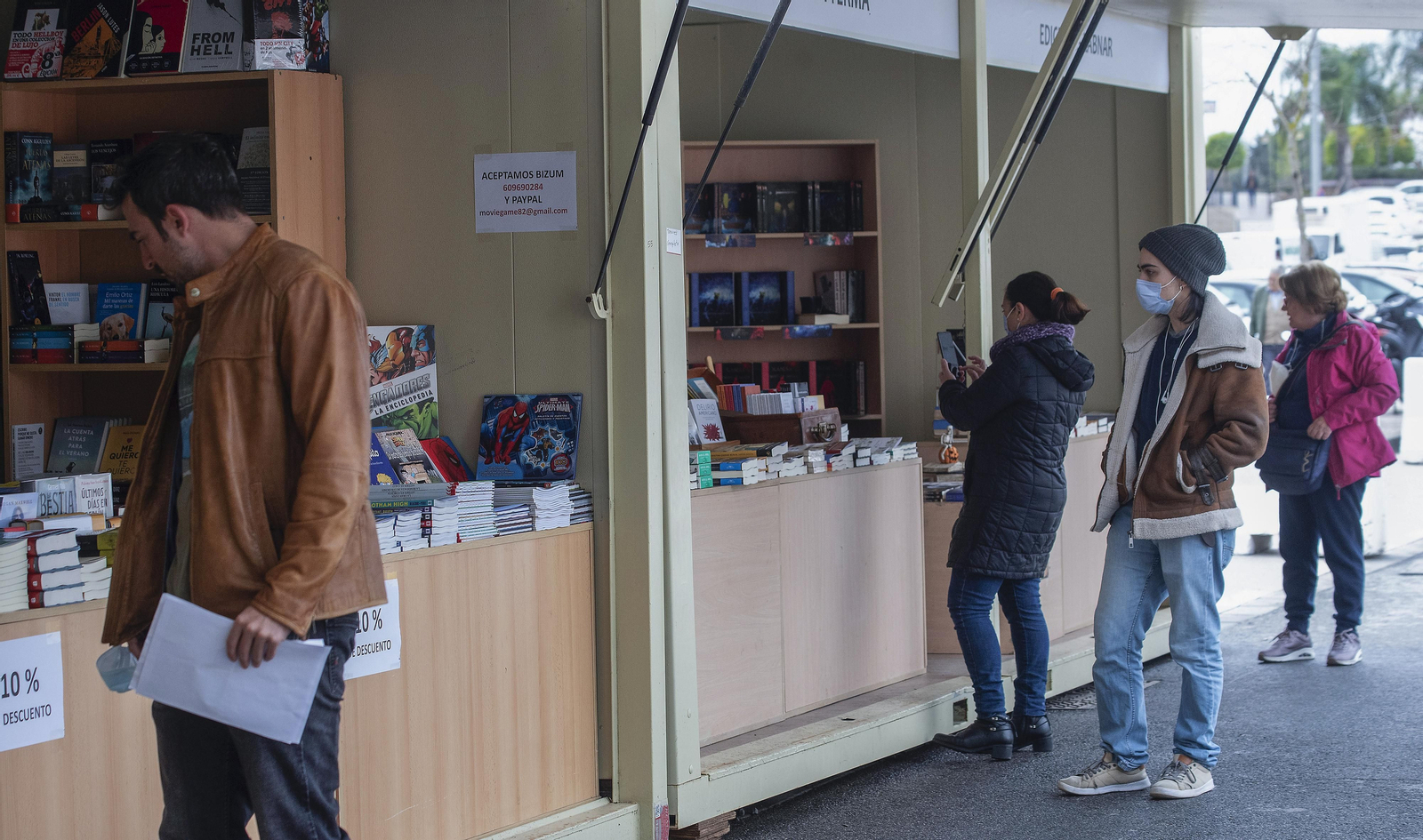 La Feria del Libro de Tomares, en imágenes