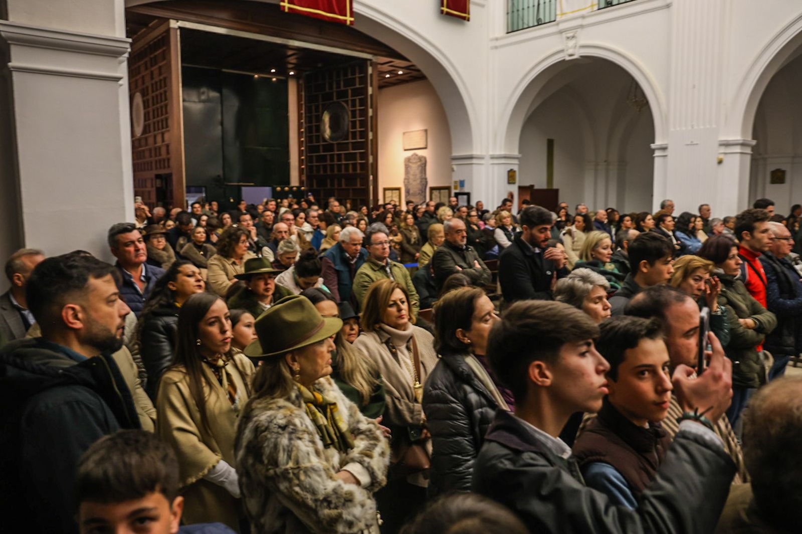 Fotografías de ambiente y del rezo del Rosario por el entorno de la Ermita de la Virgen del Rocío con motivo de la Candelaria