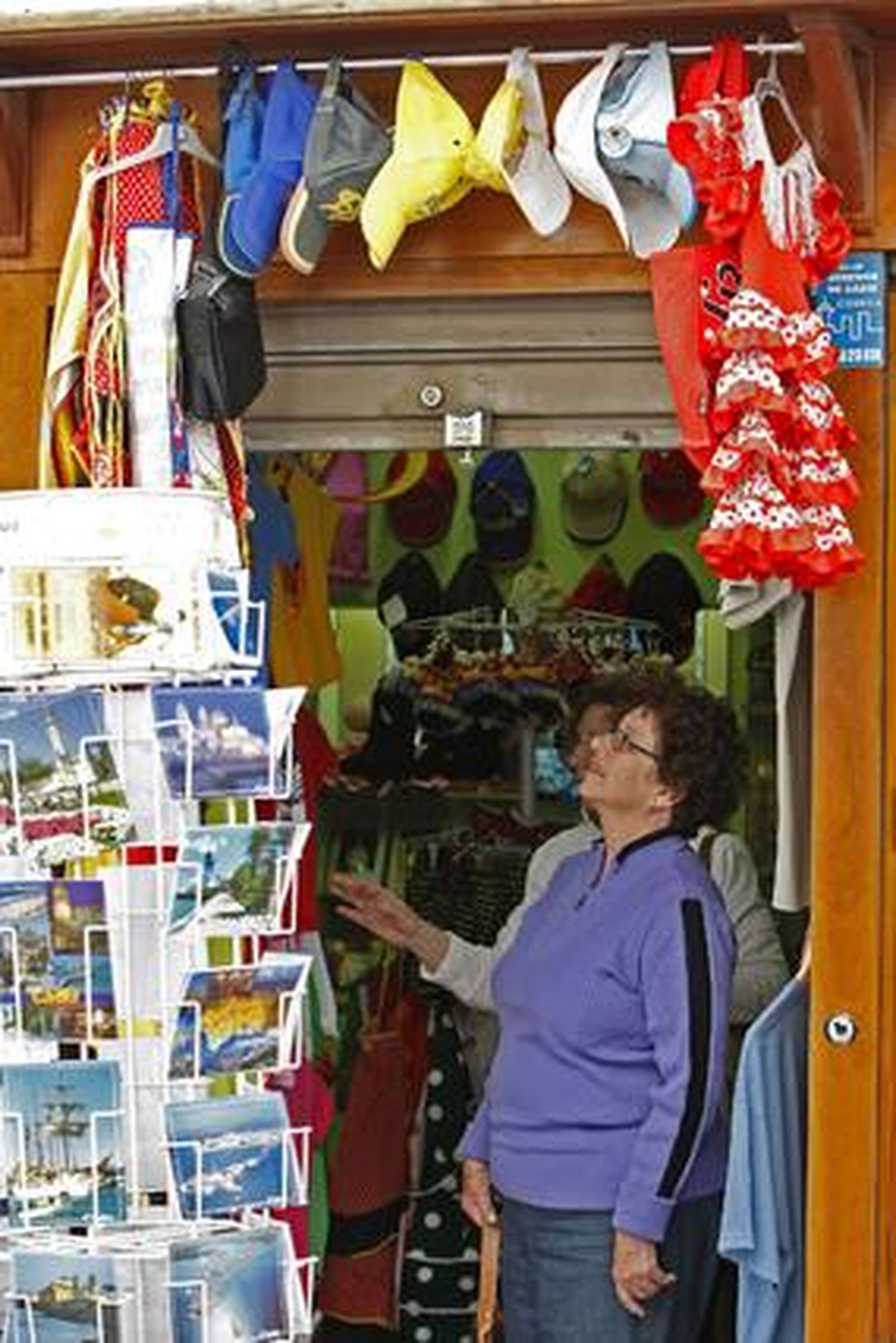 Unos 3.000 cruceristas visitan Cádiz con las escalas del ´Eurodam´ y ´Le Diamant´ en el mes por excelencia de los cruceros. 

Foto: Jose Braza