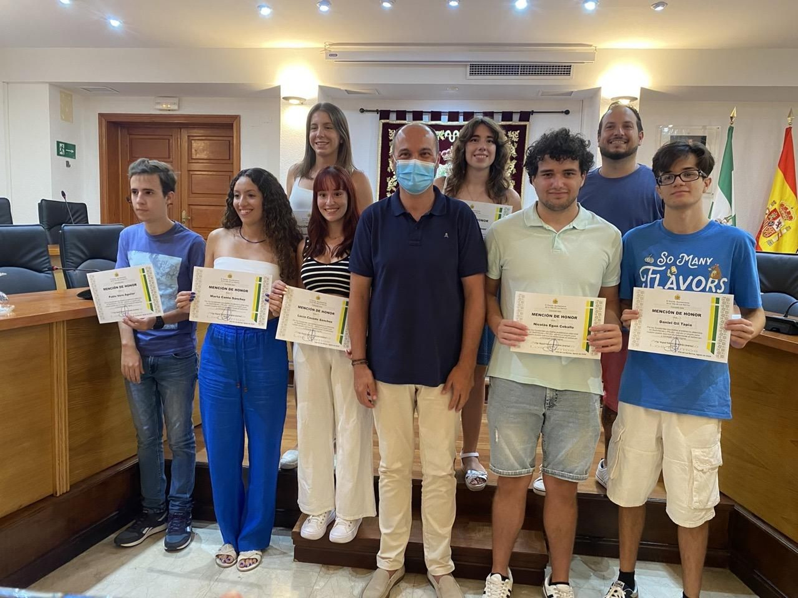 Alconchel, junto a los alumnos reconocidos.