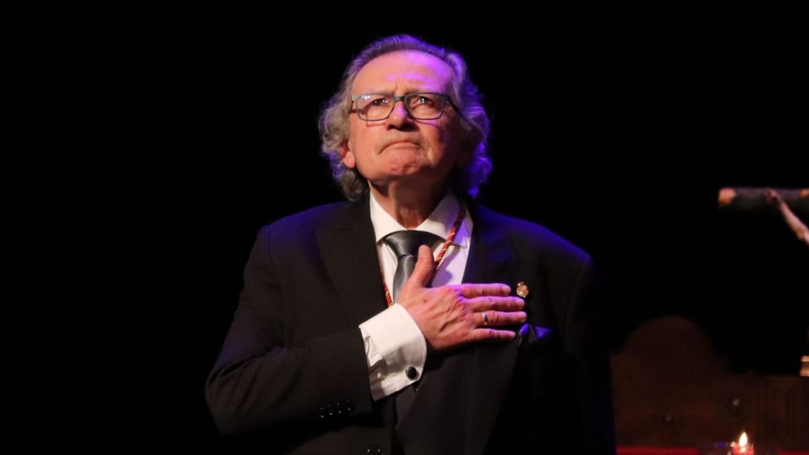 El cronista Tito Otiz, al término de la lectura del Pregón Oficial de la Semana Santa de Granada 2026