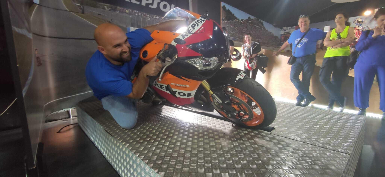 Personas ciegas, en moto por Jerez y el Circuito con Los Viñis