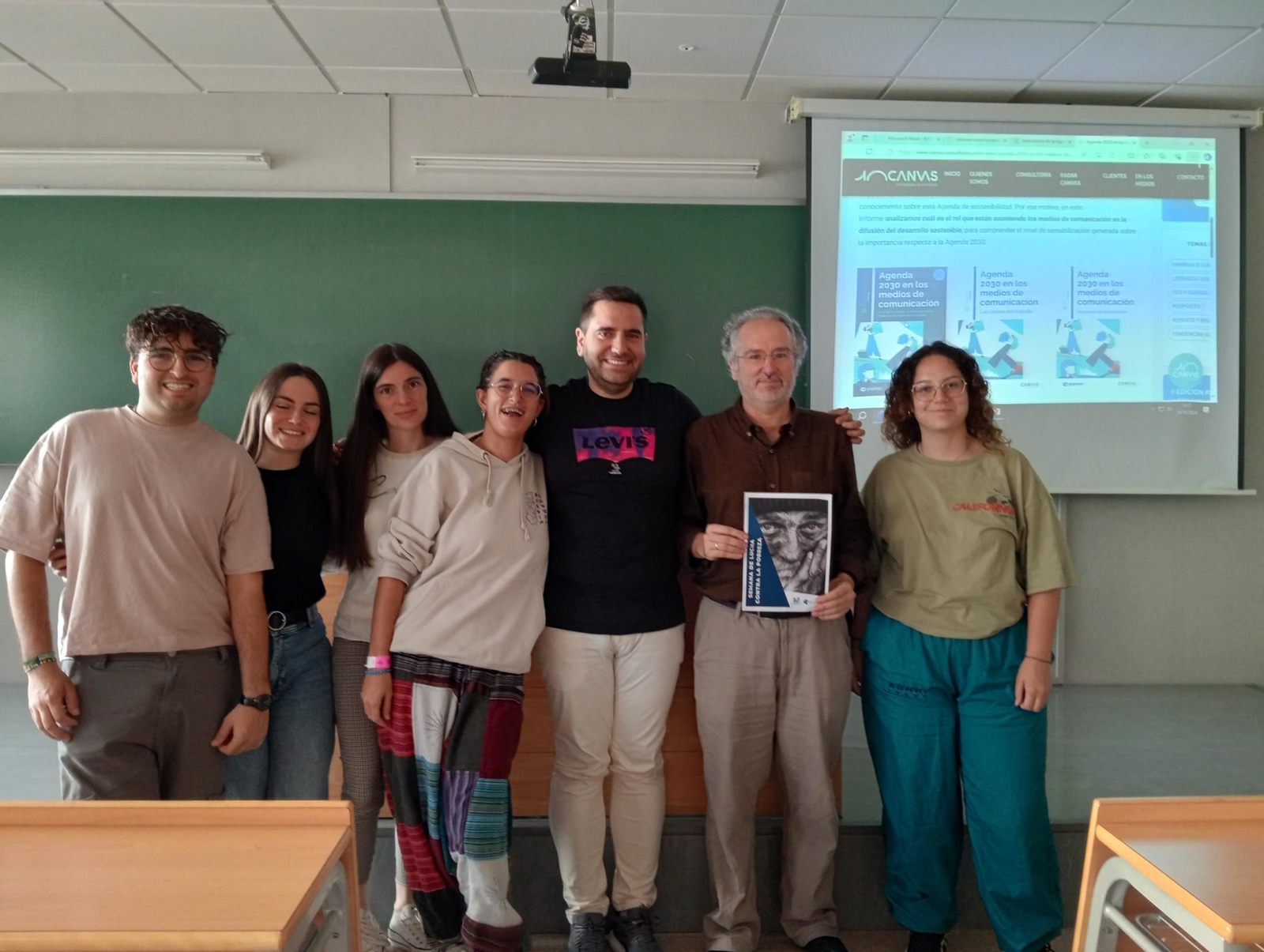 Representantes de Paz y Bien en la UHU.