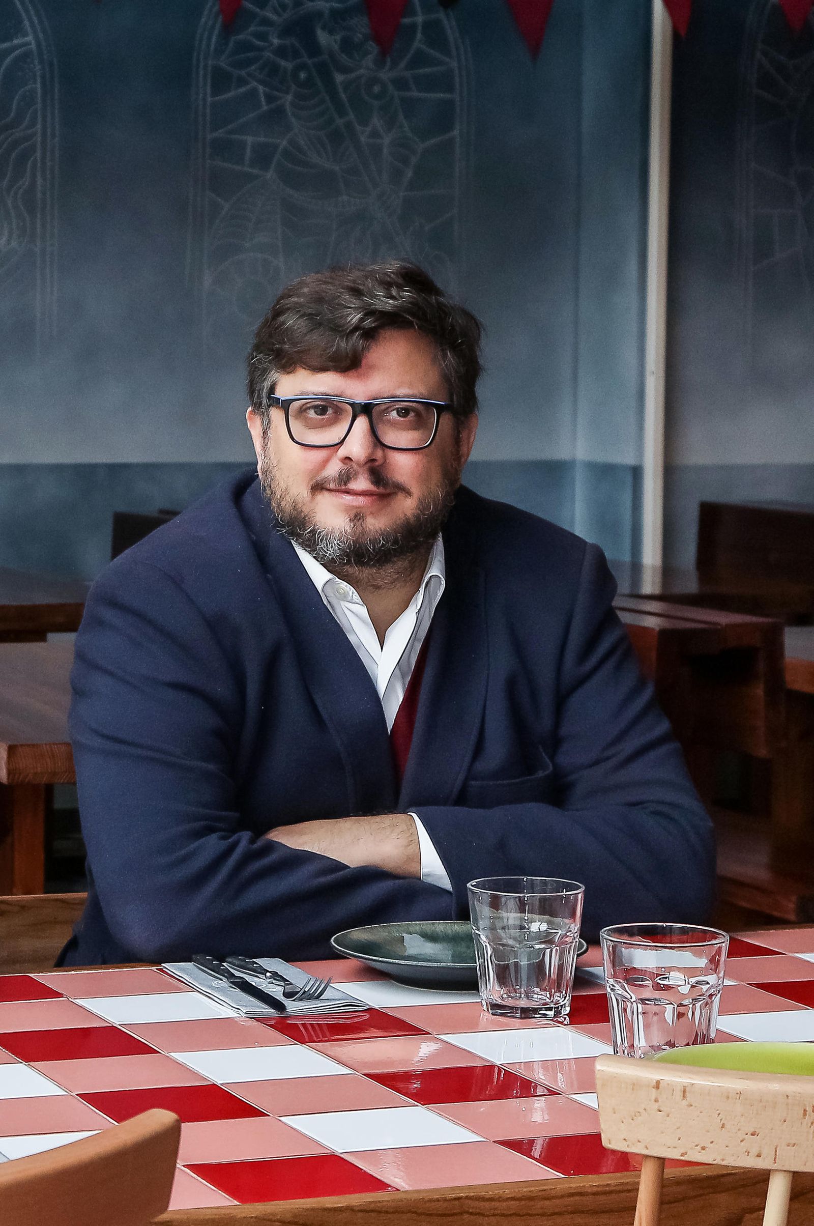 Juan Carlos Iglesias en una de las mesas de Bellavista del Jardín del Norte.