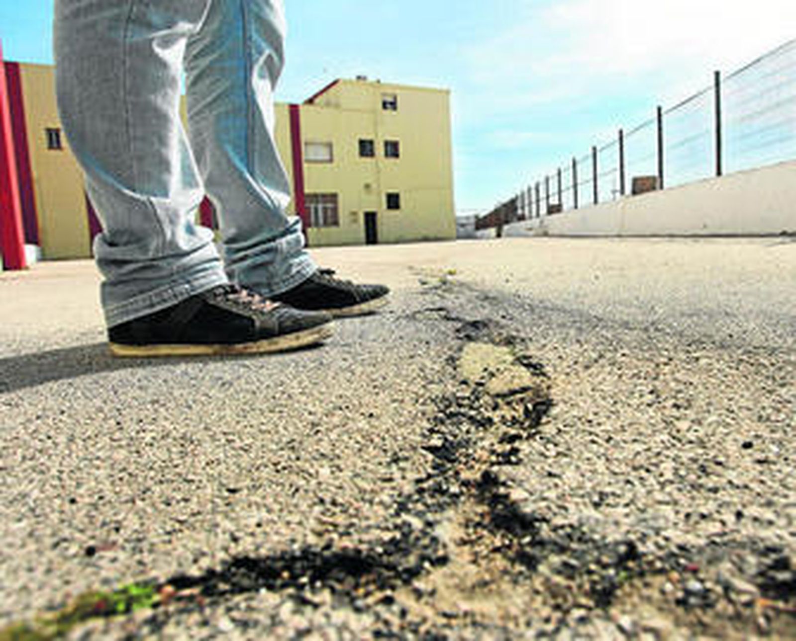 El colegio Santa Teresa recaudó dinero con un festival el pasado curso para arreglar las grietas del patio.