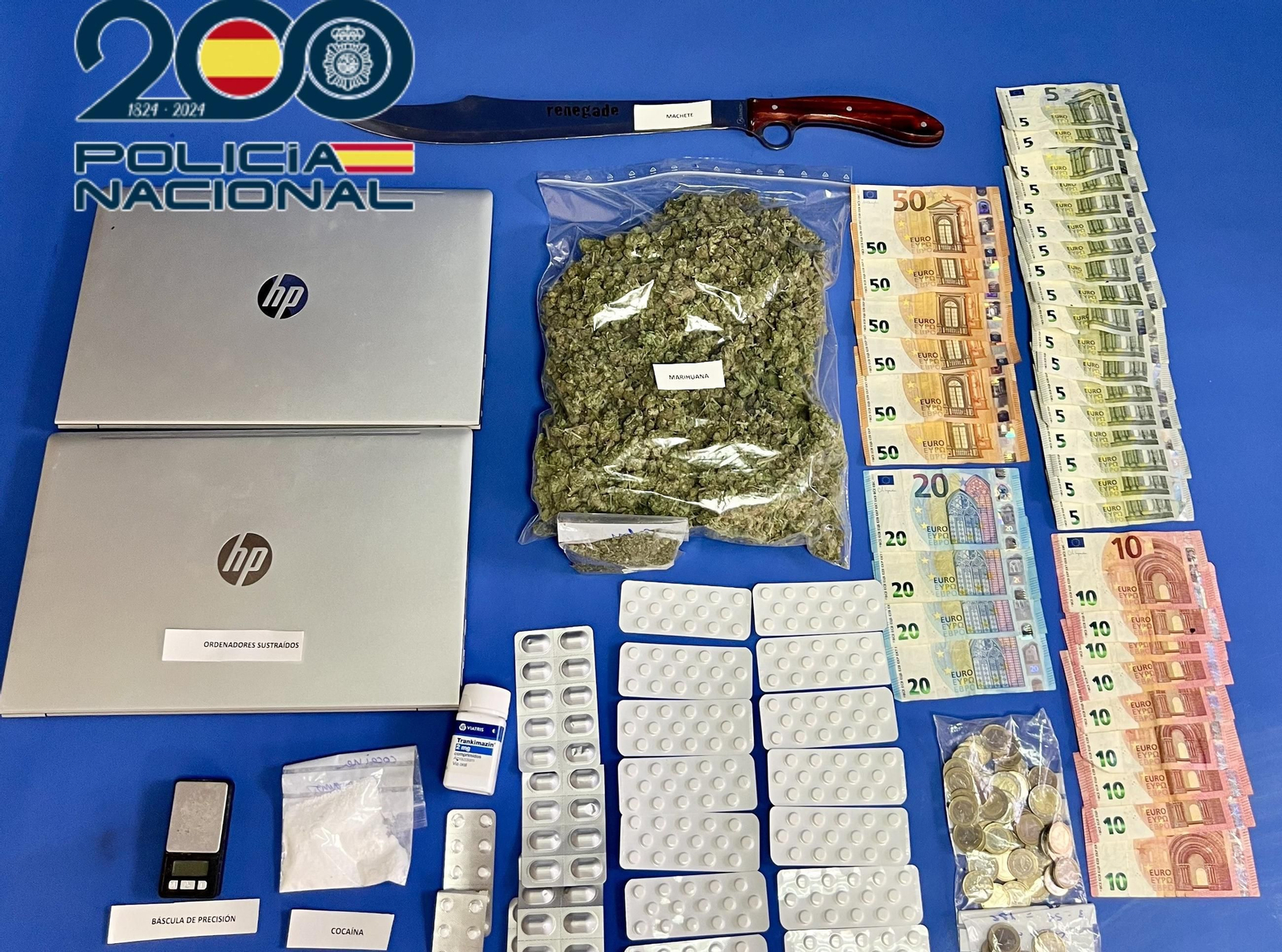 Droga y objetos incautados por la Policía Nacional en una vivienda del Sector Sur.
