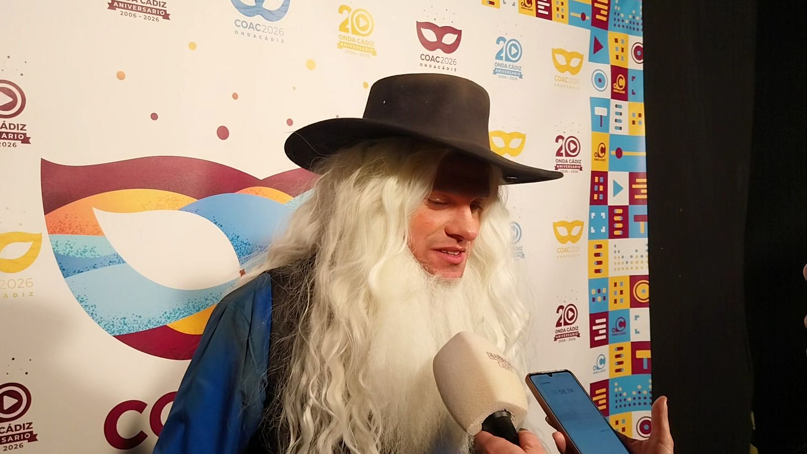 Reacciones de Alejandro Pérez 'El Peluca' tras la actuación de 'Los amish del mono...' en preliminares del COAC 2026