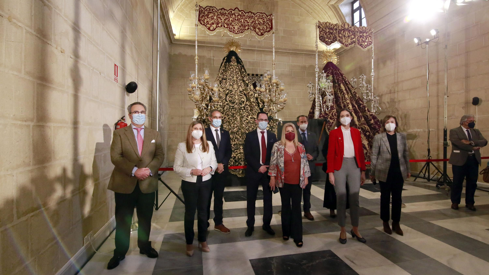 La ministra Reyes Maroto visitando la exposición cofrade en Jerez