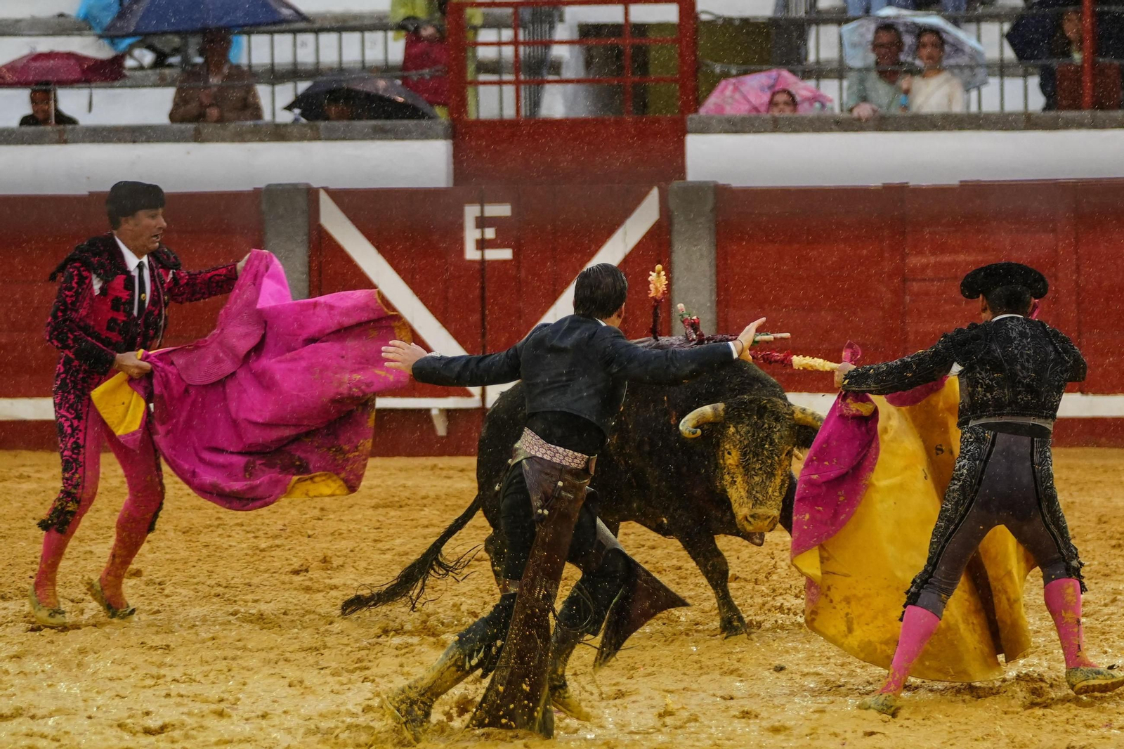 La corrida de rejones de la Feria de Pozoblanco, suspendida por la lluvia