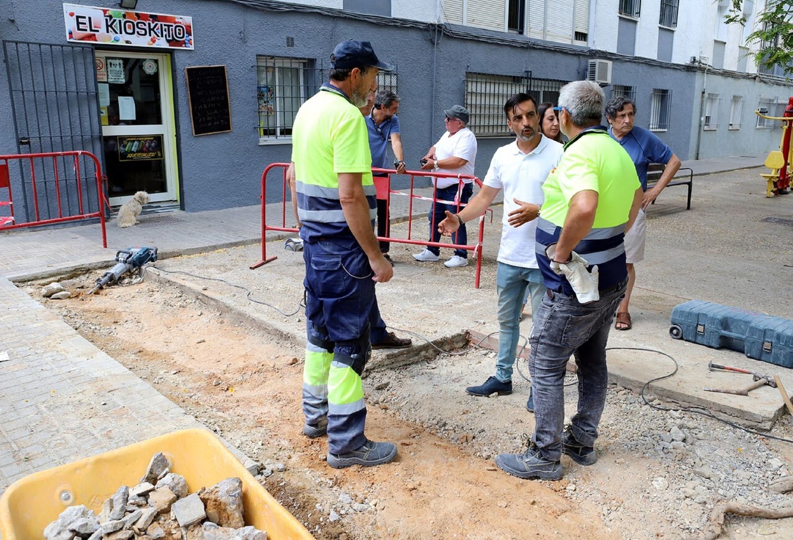El delegado de Urbanismo en su visita a las obras de Vallesequillo.