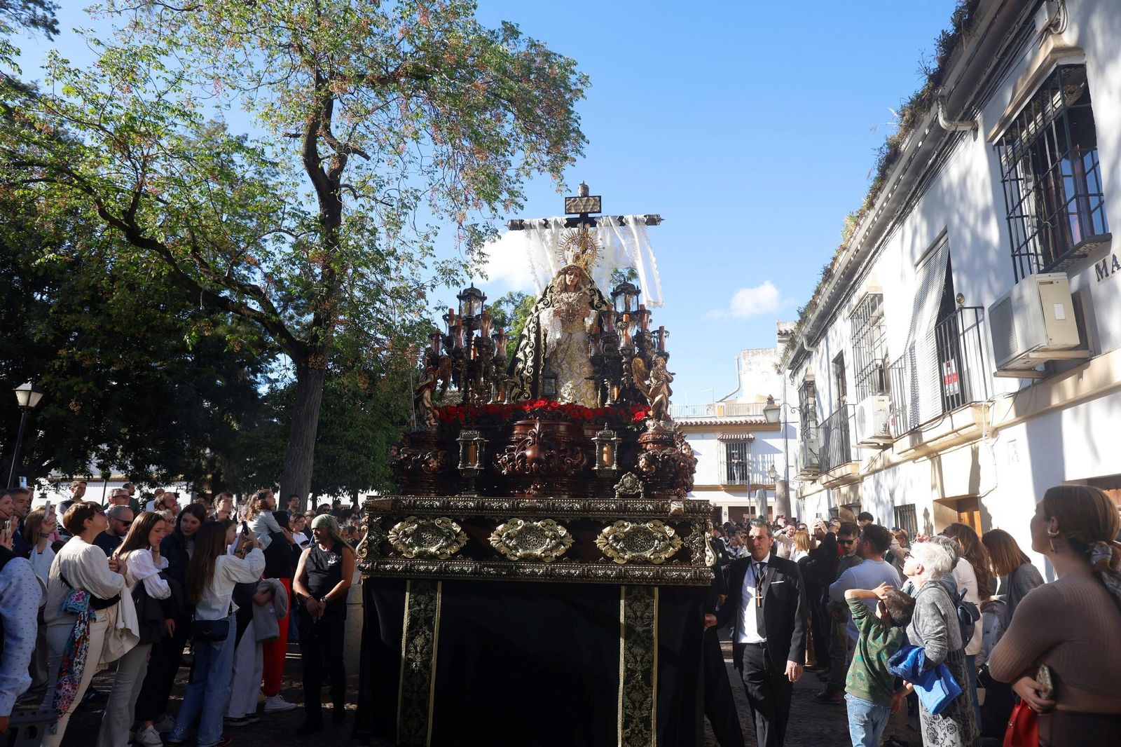 La procesión de la Soledad en este Viernes Santo de Córdoba, en imágenes
