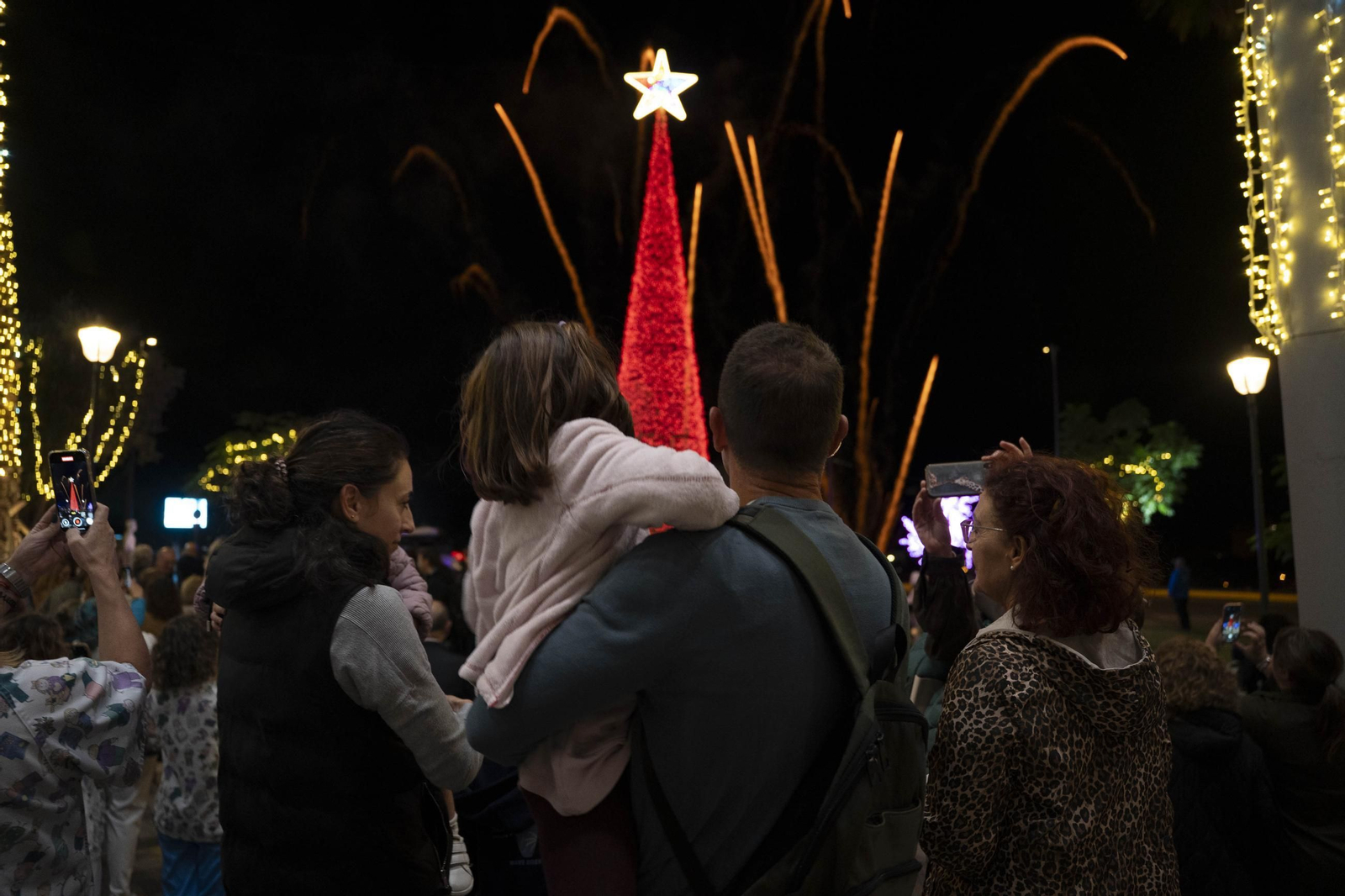 El encendido del alumbrado navideño del Hospital Universitario Torrecárdenas, en imágenes