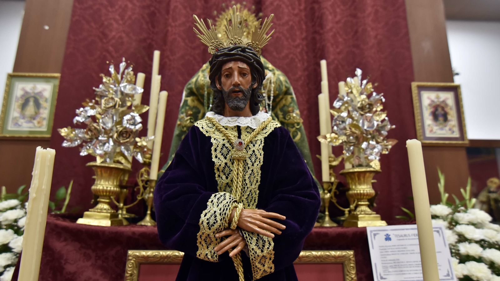 Las fotos de la exposicíon de Devociones Particulares en el Edificio Istmo - Comandancia